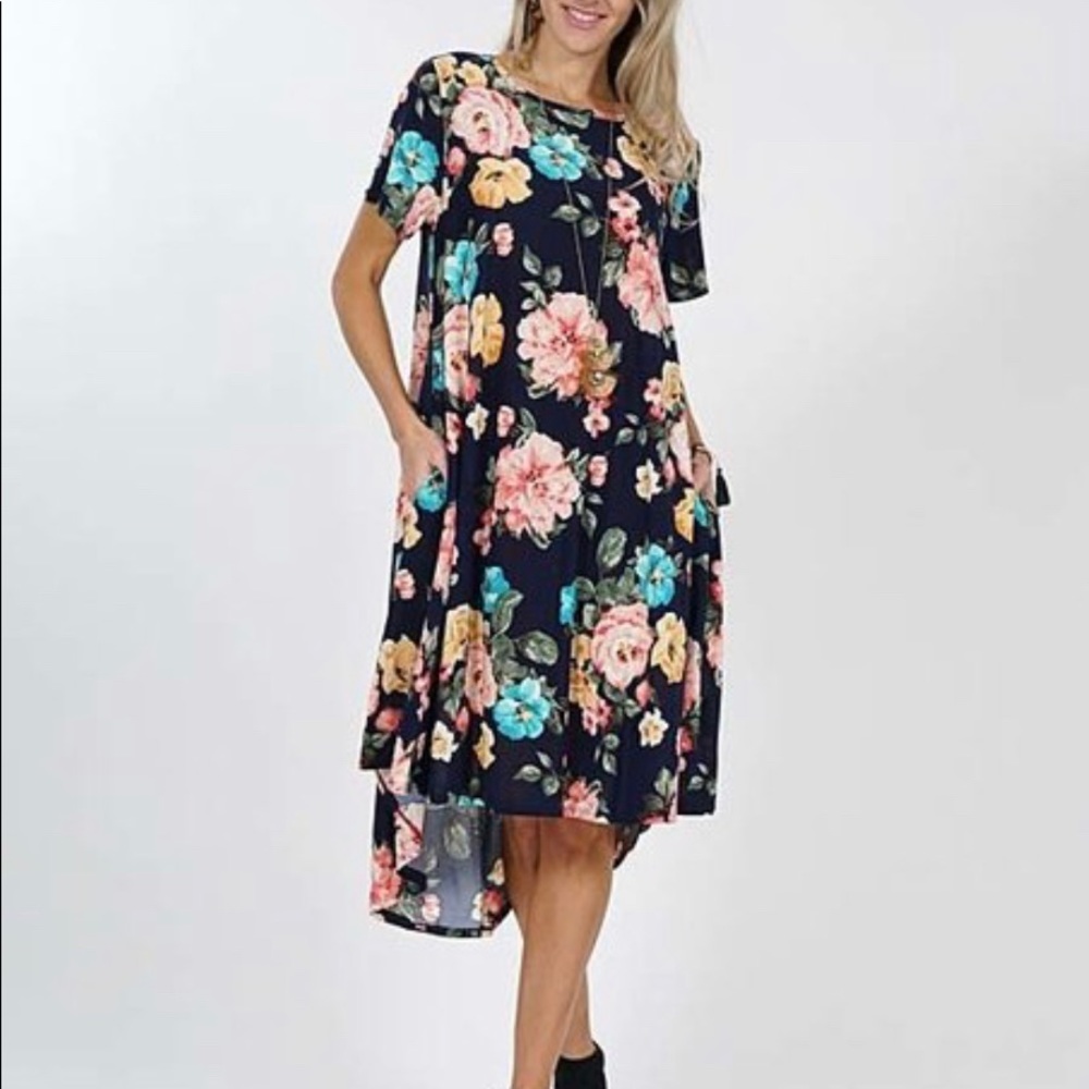 Navy Floral Dress M (fits size M & L). Has pockets